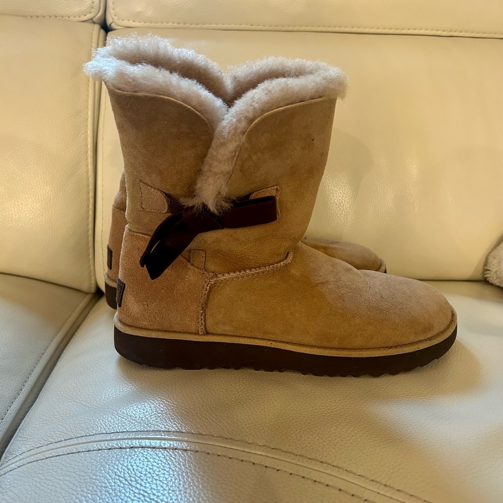 UGG Boots with bow (wore only 1x)